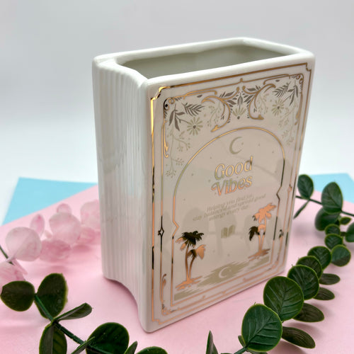 Jarrón de libro decorativo